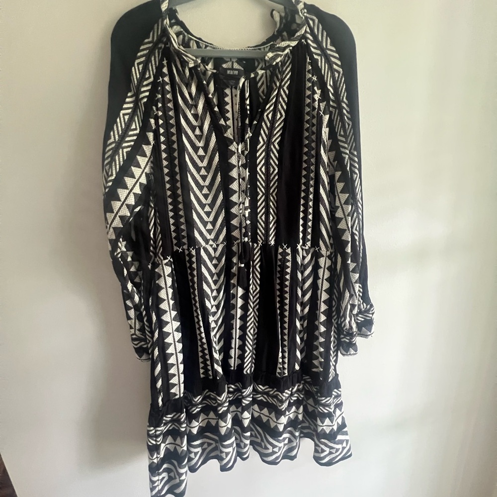 Anthropology Black /white long sleeve dress. Maeve.  Pockets pullover. SzLarge.